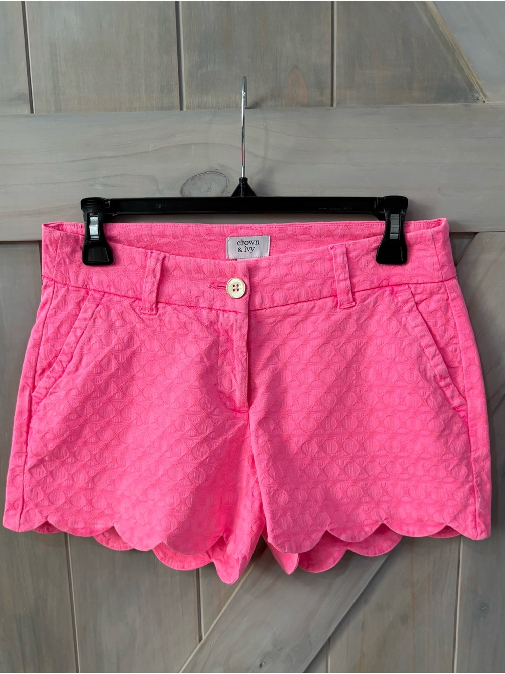 Crown & Ivy Bright Pink Scallop-Hem Shorts